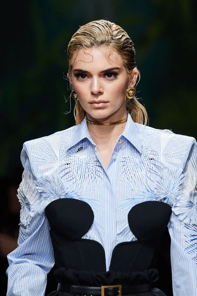 Look 18